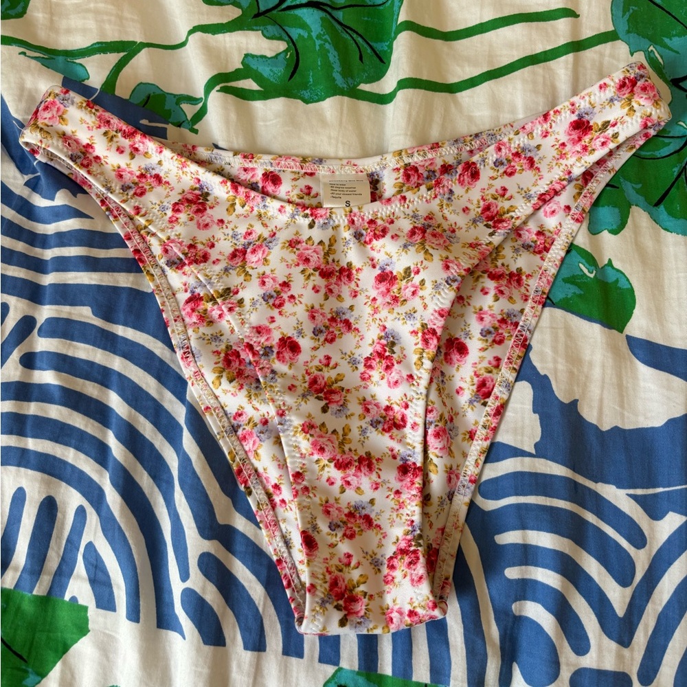 Strawberry Milk Mob young love bottom size small